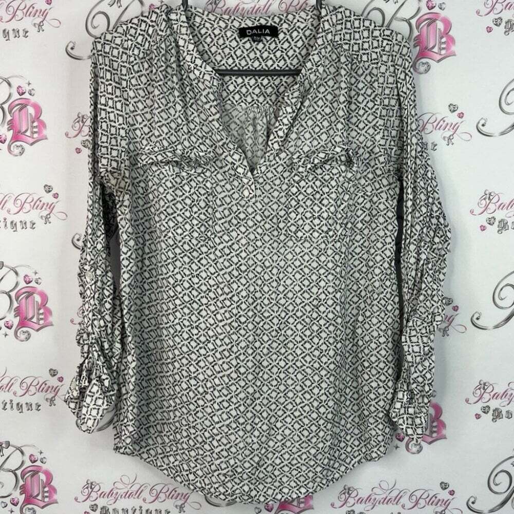 Dalia blouse pockets Vneck Monochrome Diamond Pattern Blouse